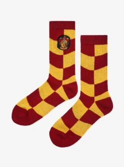 Harry Potter Gryffindor Crest Wavy Checkered Crew Socks - BoxLunch Exclusive -Clothing Store 19465588 av3